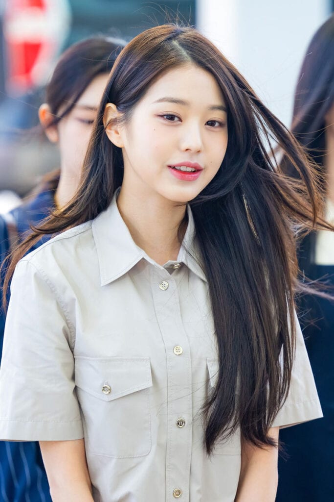 장원영 2023년 4월 7일 인천공항 착장