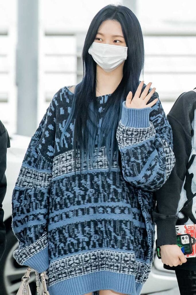 카리나 2021년 11월 21일 인천공항 착장