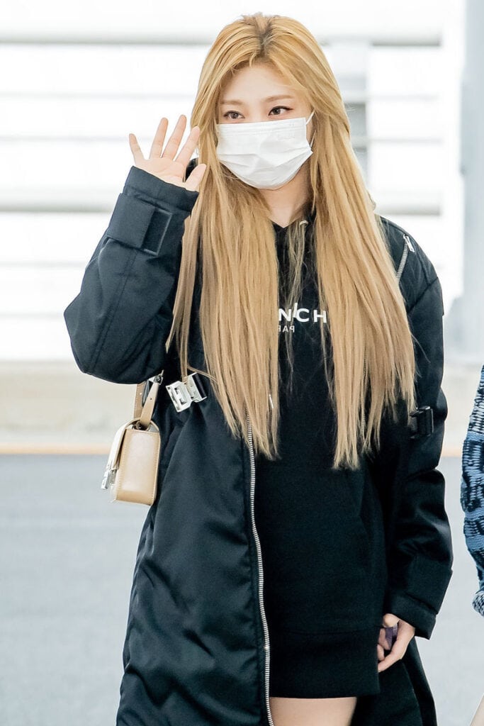 닝닝 2021년 11월 21일 인천공항 착장