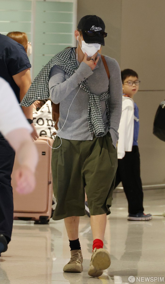 뷔 2026년 7월 21일 인천공항 착장
