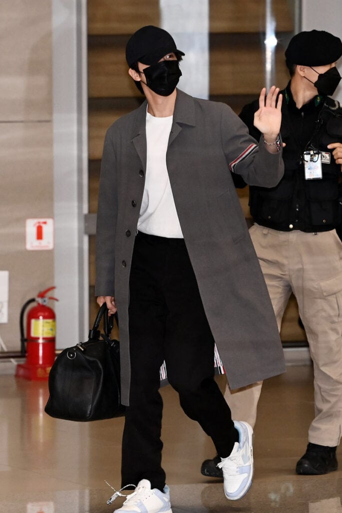 진 2021년 12월 6일 인천공항 입국 착장 실제 착용 사진